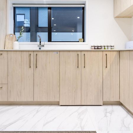 Urban Retreat: 2-Br Gem In Central Christchurch Apartman Kültér fotó